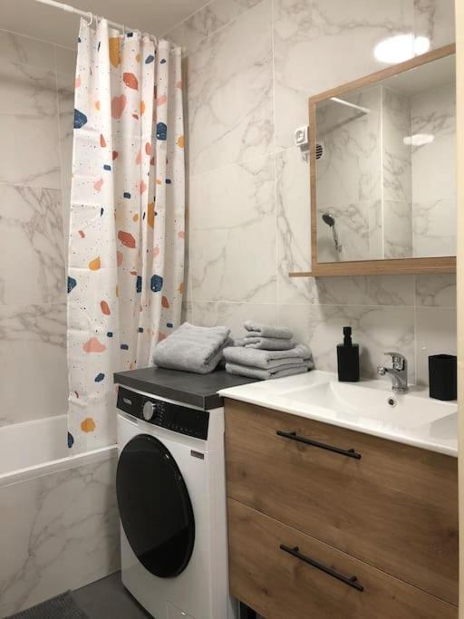 Appartement Superbe Equipe, Le Nid D'eva A Gare, Parking Prive, Balcon, F2, 50m2, 3p *
