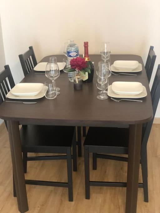 Appartement Superbe Equipe, Le Nid D'eva A Gare, Parking Prive, Balcon, F2, 50m2, 3p